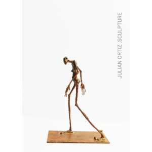 Caminanta. Escultura de Julián Ortiz en estaño, hierro y arcilla polimérica con pátina de hierro y óxido. Escultor expresionista.